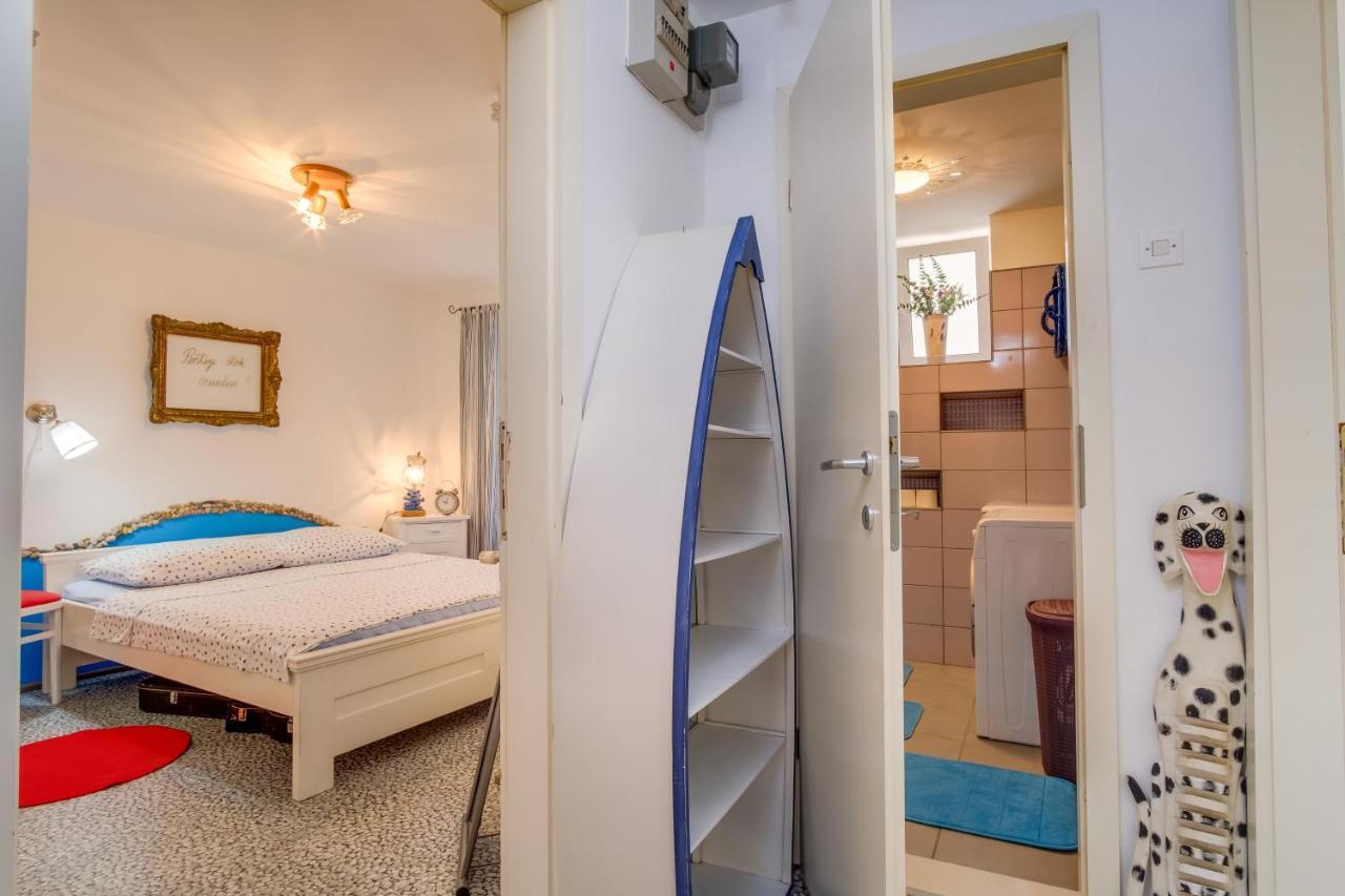 Apartments Kastel Veli Losinj Exterior photo