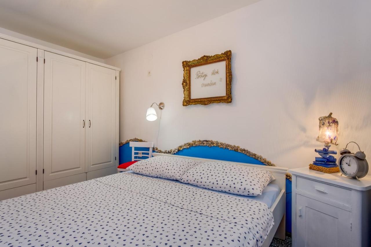 Apartments Kastel Veli Losinj Exterior photo