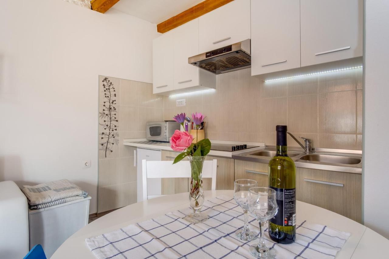 Apartments Kastel Veli Losinj Exterior photo